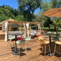 Les Lodges du Lac: Saint-Alban-de-Montbel şehrinde bir otel