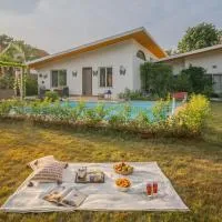 SaffronStays Roselle, Malavli - pet-friendly pool villa with modern interiors, hotel v destinácii Lonavala