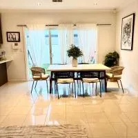 Private, Central, Sunny Guest Room in Welcoming Home, hotel en Campbelltown