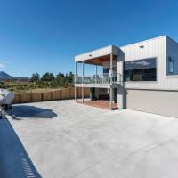 Luxe Family Haven in Wharewaka, hotel near Taupo Airport - TUO, Taupo