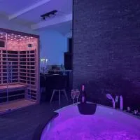 Love Room L'instanté - Suite "L'élégante", hôtel à Limoux
