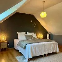 SUITES EN PERCHE avec piscine-Proche Mortagne, hotel a Bures