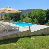 Villa Green Oasis Swimming Pool, hotel en Sarajevo