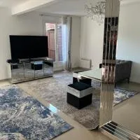 Maison Serenity Domont Retreat، فندق في Domont