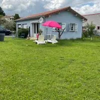 Studio la maison bleue, hotel u gradu 'Issoire'