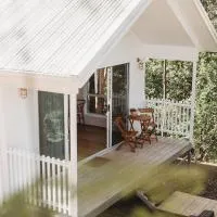 Modern Self-Contained Private Cottage โรงแรมในโกลด์โคสต์