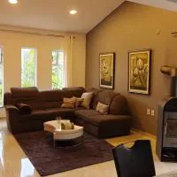 Casa Connect in Barrio Esperanza, 3 Zimmer, Küche, Parking, Sauna, ruhig, central, modern!, hotel en Hohenau
