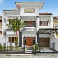 Shafira House - Modern House 3BR near Yogyakarta culinary spots、Ngaglikのホテル