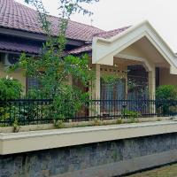 Gestur First House Syariah Hostel, hotel poblíž Letiště Tabing - PDG, Padang