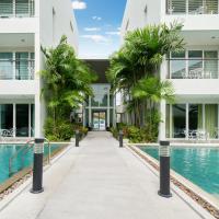 Holiday apartment at Palms, 100 meters to beach, hotel en Kamala Beach