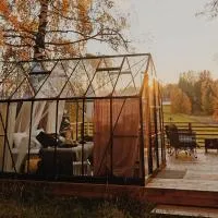 Taivasalla glamping - luxury stay with a view to the lake, hotel din Tampere