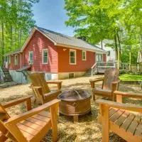 Cozy Home Near Lake Winnipesaukee & Hiking Trails، فندق في Alton Bay