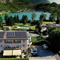 Albergo Miralaghi, hótel í Padergnone