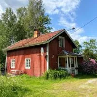 Cute and quiet countryside villa, hotell i Åmotfors