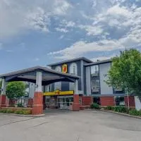 Super 8 by Wyndham High River AB, hotel in High River
