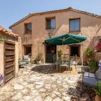 Casa Rural El Viejo Almacén, próximo a Segovia, 6 personas, отель в городе Лосана-де-Пирон