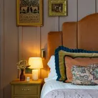 The Ragged Robin - A Heartwood Inn, hotel din Godalming