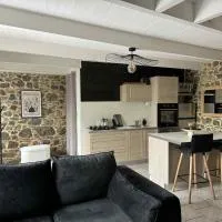 Maison en pierre, hotel u gradu Trémeven