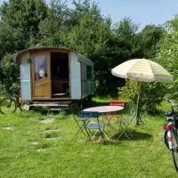 Manoir du Bois Joly - Roulotte Gitane, hotel di Margon