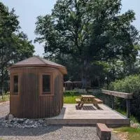 Le Gland - Cabane isolée au bord de l'eau & pêche, מלון בRoye