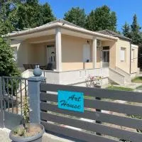Pigaí में, होटल Art House