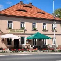 Penzion LaMija Jesenice u Rakovníka، فندق في راكوفنيك