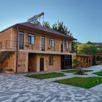 Yenokyans' Riverside Hotel, hotel en Areni