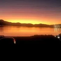 Beachfront House near Hobart، فندق في Howrah
