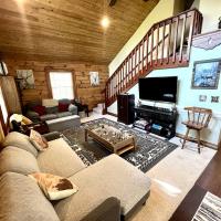 Stone Mountain Retreat: Cozy Log Cabin Nestled in North Carolina's Beauty, hotel near Wilkes County Airport - IKB, Traphill