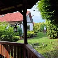 Biały Domek dla 8 osób oraz Domek Sternika dla 4 osób - jezioro, las, wiejski klimat, hotel din Międzychód
