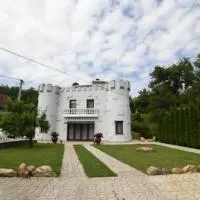 Dvorac Castelo DB 2022, hôtel à Vrnjačka Banja