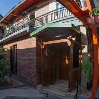 Crown Guest House, hotel em Ambarawa
