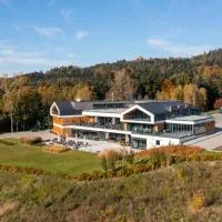 Szklane Lniane, hotel sa Korczyna