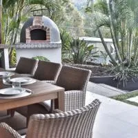 Huge Hidden Hinterland Estate، فندق في Canungra