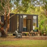 Bush Serenity by the Sea by Tiny Away, hotel sa Bolwarra