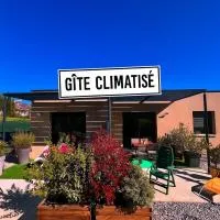 Gîte neuf au calme, RDC, Terrasse, Parking, 2 chambres, Clim, hotel en Beaucroissant