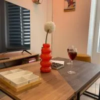 Nouveau le Tendance 70's! Appart à 100m du marché - Parking gratuit à 20m -, hotell sihtkohas Surgères