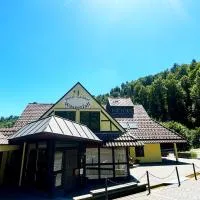 Hotel Wasserfall, hotel a Oberndorf