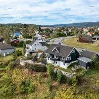 Only 25 minutes from Gardermoen Airport and 15 minutes from Lillestrøm, hotel Sørumsand városában