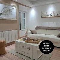 Gîte "La bulle de Léna" avec petit-déjeuner garage et parking, hotel en Flavigny