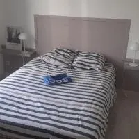 Chambre avec Salle de bain et WC privés et kit petit dejeuner, Hotel in Montayral