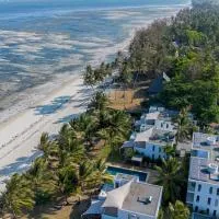 Luxus Ahadi-Beachfront-Villa mit Pool & Strandzugang bei Mtwapa Mombasa, hotel in Mombassa