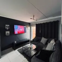 Luxury Apartment in Mbombela, Nelspruit Mpumalanga, hotel v destinaci Boschrand