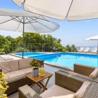 Villa Alternus-apartman Dora, hotel sa Ičići