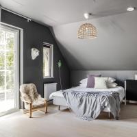 Large and newly built family home in Goteborg, hotel in zona Aeroporto di Landvetter - Gothenborg, H&auml;rryda