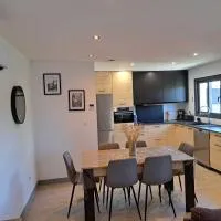 Pacific Green-80M2-Clime-2 big Suites-Parking privé 2 cars-Jardin-Confort, hotel u gradu 'Chalifert'