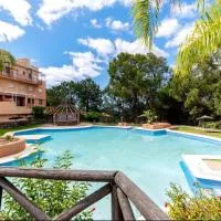 DUPLEX NUEVO URB ALTAVISTA VISTAS CAMPO de GOLF con PISCINA Aire Acondionado y Wifi -SOLO FAMILIAS o PAREJA- NO GRUPOS、イスランティージャのホテル
