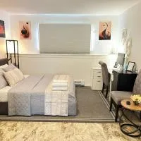 Kenneths Cozy Retreat - Saint John NB - 1BR - Wi-Fi - 4mins to Regional Hospital and UNB, Hotel in Saint John