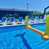 Viesnīca Rajska Mierzeja , SAUNA , JAKUZZI ,BASEN Z PODGRZEWANĄ WODĄ , KLIMATYZACJA-OGRZEWANIE , PLAC ZABAW , ROWERY , TARAS pilsētā Sabirnovo