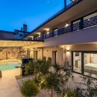 Villa Nello mit Pool & Whirlpool, hotell i Rogovići
